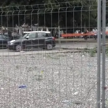 Reggio, piazza Garibaldi continua ad essere una discarica a cielo aperto