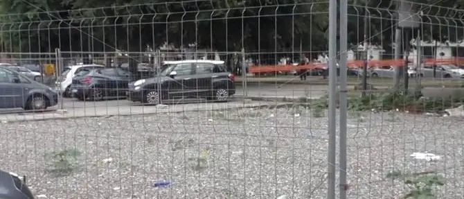 Reggio, piazza Garibaldi continua ad essere una discarica a cielo aperto