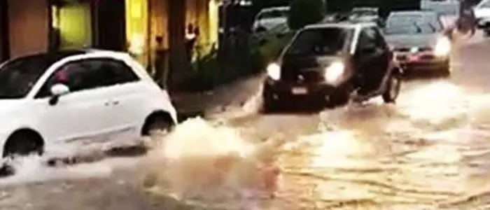 Il maltempo flagella la Calabria. Temporali, allagamenti e voli cancellati