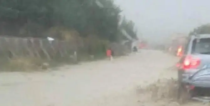 Maltempo nel Crotonese, frane sulla 106. Monitorato il fiume Esaro