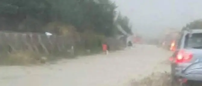 Maltempo nel Crotonese, frane sulla 106. Monitorato il fiume Esaro