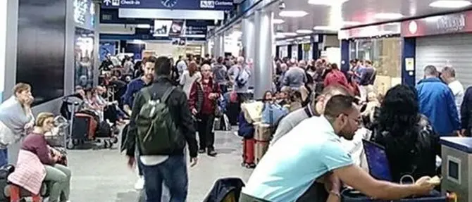 Voli regolari su Lamezia, ma il sito dell’aeroporto è inaccessibile