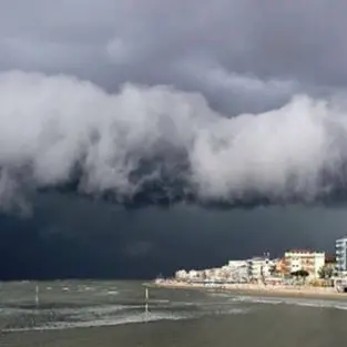 L'allerta rossa sovrasta le critiche dei sindaci al sistema di allarme meteo