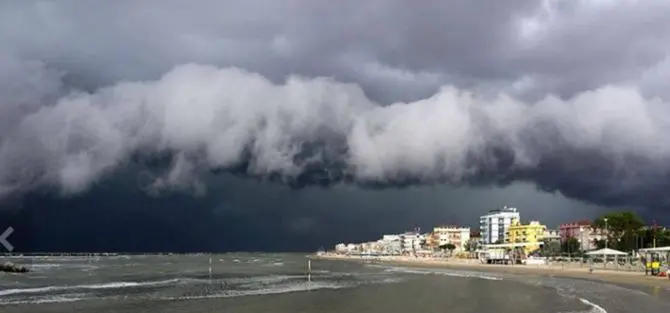 L'allerta rossa sovrasta le critiche dei sindaci al sistema di allarme meteo