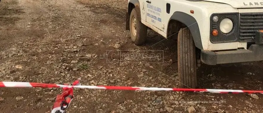 Mamma e figlio travolti dal torrente. Ricerche frenetiche per trovare Nicolò