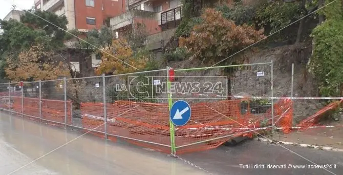 Crotone, la quiete dopo il nubifragio. Si lavora per la riapertura delle strade