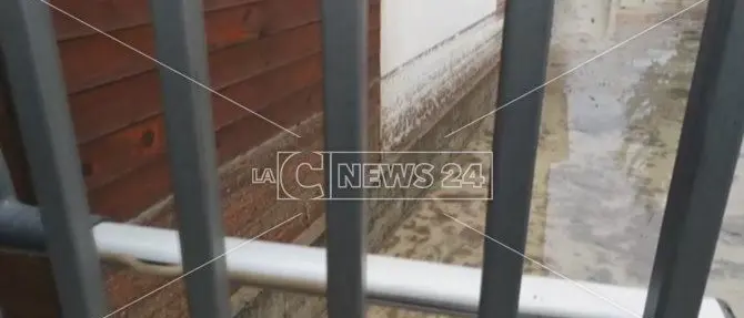 Maltempo, fiume straripa e inonda un'area residenziale