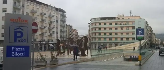Cosenza, la proposta: «Sosta gratuita per lasciare i figli a scuola»