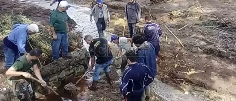 Il corpo del piccolo Nicolò non si trova. La Procura indaga per omicidio colposo plurimo