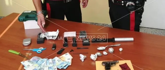 Videosorveglianza in casa e radio collegata con forze dell’ordine, arrestato spacciatore