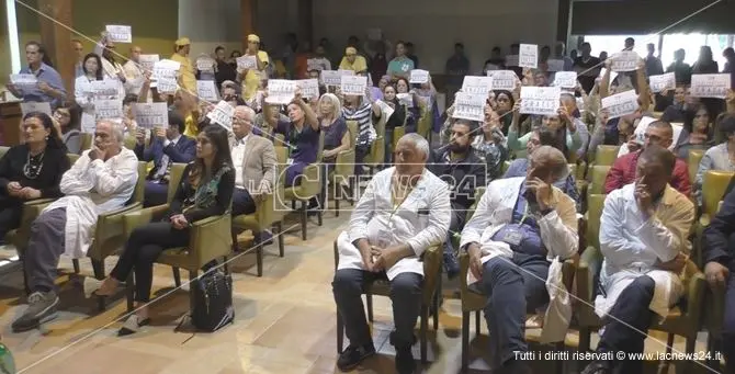 Marrelli Hospital, prestazioni gratuite e tagli degli stipendi