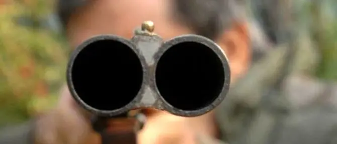 Spara al rivale dopo una lite e fugge, ricercato dai carabinieri