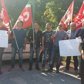 Senza stipendio da 10 mesi, scatta la protesta dei vigilantes a Vibo Marina