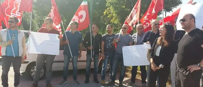 Senza stipendio da 10 mesi, scatta la protesta dei vigilantes a Vibo Marina