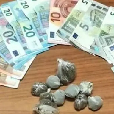 Evasione e droga, due arresti a Lamezia