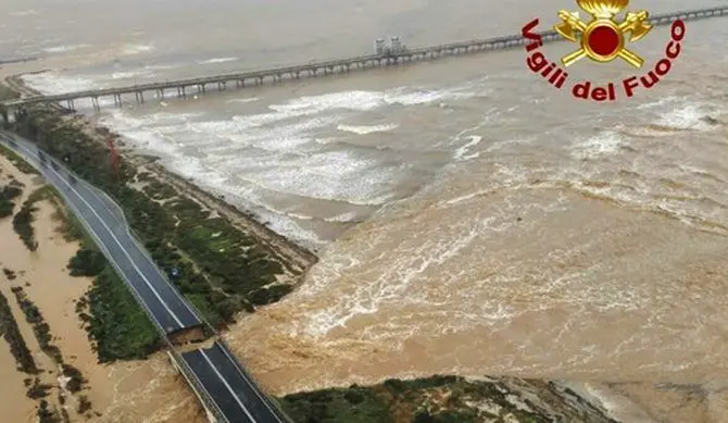 Maltempo, notte da incubo in Sardegna: 57 evacuati e donna dispersa