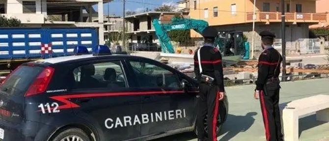 Strongoli, abbattuti il chiosco e il bar del clan