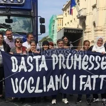 Reggio, protesta per le case popolari:«Solite promesse, siamo stanchi»