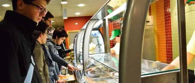 Catanzaro, pasti fantasma con le tessere mensa dell'Università