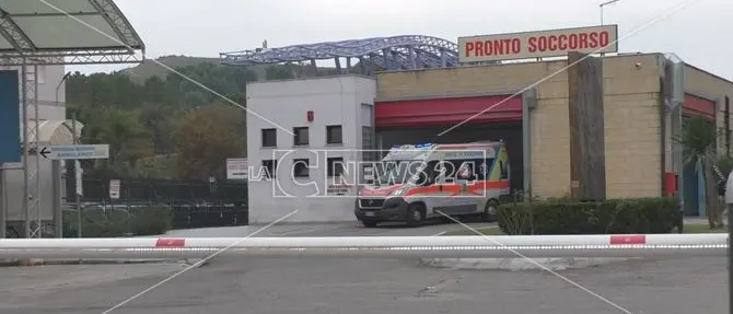 Crotone, aggressione all'ospedale: «Succedono con frequenza preoccupante»