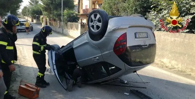 Crotone, due incidenti e due auto fuori strada