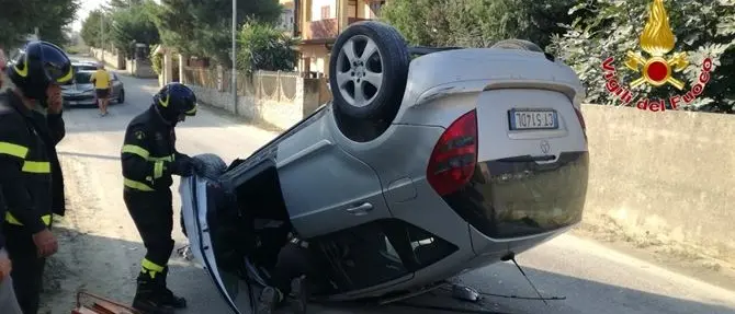 Crotone, due incidenti e due auto fuori strada