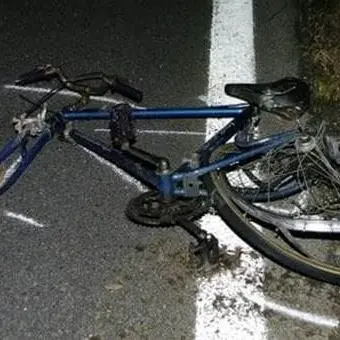 Ciclista travolto da un'auto nel Cosentino