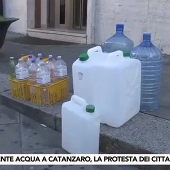 Carenza idrica a Catanzaro, cittadini esasperati