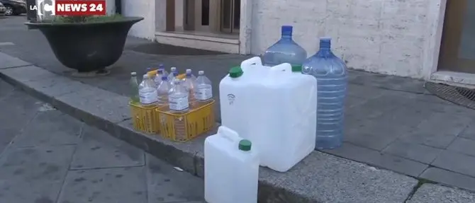 Carenza idrica a Catanzaro, cittadini esasperati
