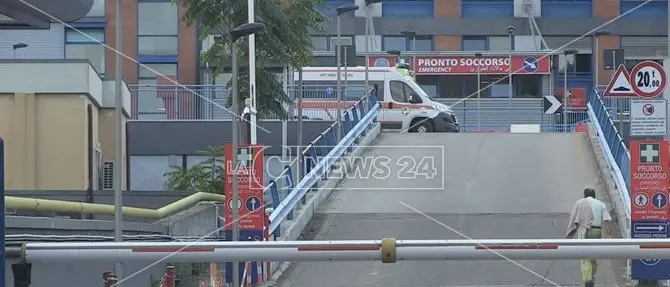 Cosenza, pronto soccorso di frontiera: spazi angusti e pochi posti per i ricoveri