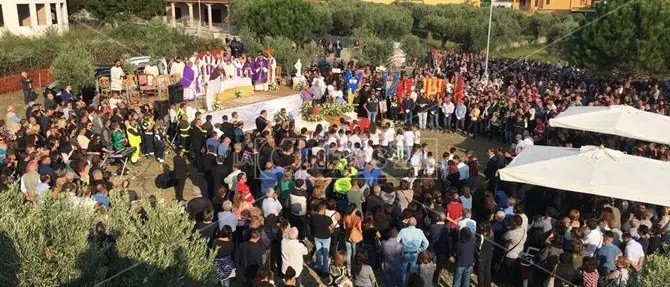 Le lacrime della sorella di Stefania: «L'Italia piange te e i tuoi principi»