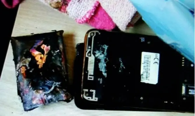 Esplode il telefono, bimba di 3 mesi salvata dalla mamma