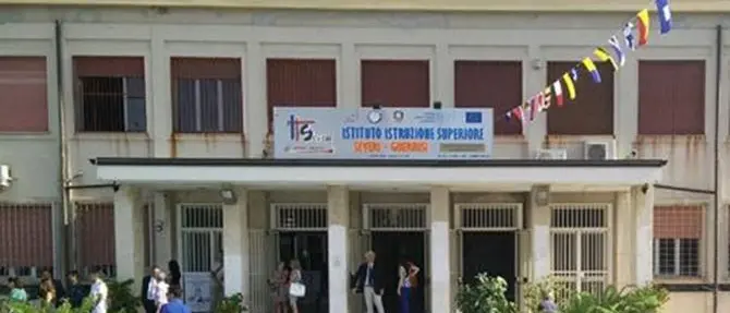 Viaggio al ”Severi” di Gioia Tauro, scuola di eccellenza senza aule