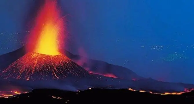 L’Etna scivola verso il mare e rischia di collassare su se stesso