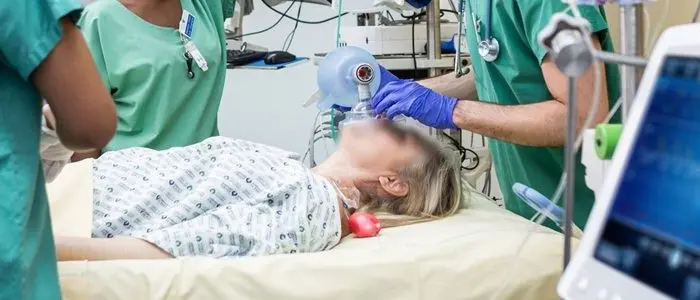 Sette mesi con una garza nell'addome dopo un cesareo, donna finisce in rianimazione