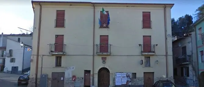 Abuso edilizio dell’assessore, la minoranza chiede le dimissioni anche del sindaco