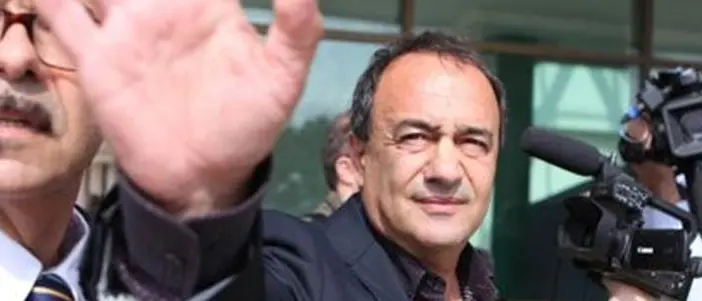 Lucano torna in libertà ma non a Riace. Disposto il divieto di dimora