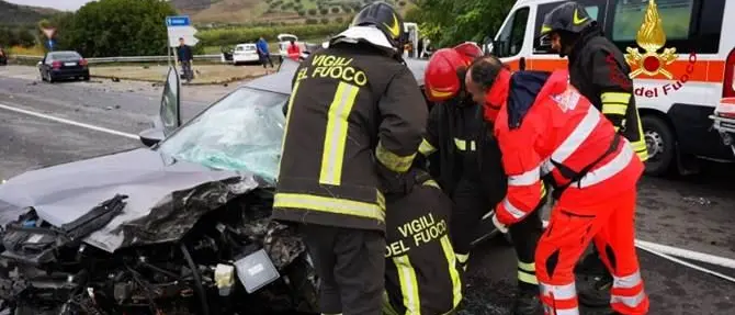 Incidente stradale a Crotone, quattro feriti