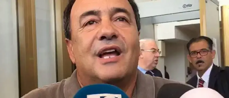 Riace, Mimmo Lucano inizia il suo esilio: all’alba ha lasciato il paese