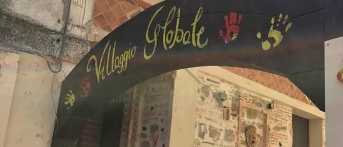 Disperazione e rabbia a Riace: «Se non c'è Mimmo andiamo via anche noi»