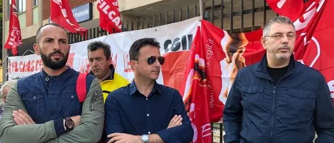 «Non riceviamo lo stipendio da dieci mesi»: i vigilantes all'Asp di Vibo sul piede di guerra