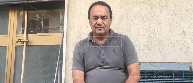 Mimmo Lucano è a Caulonia: «Esiliato, ho dormito in macchina ma sono libero»