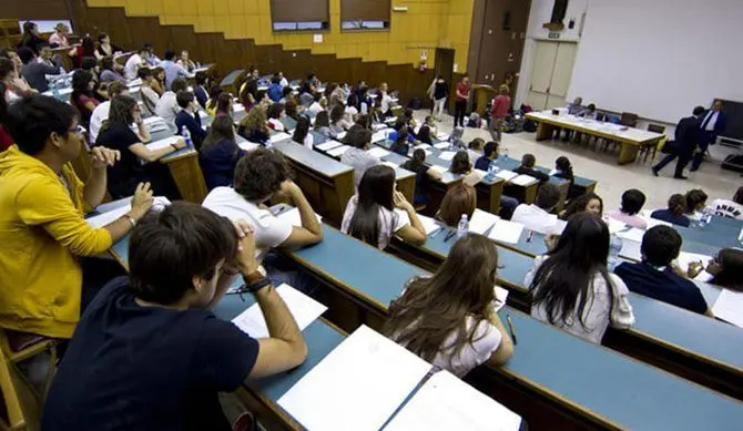 Libero accesso alla facoltà di Medicina. Anzi no