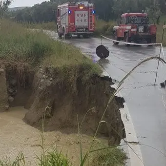 Esonda il torrente Umbro a Cropani, cede la strada