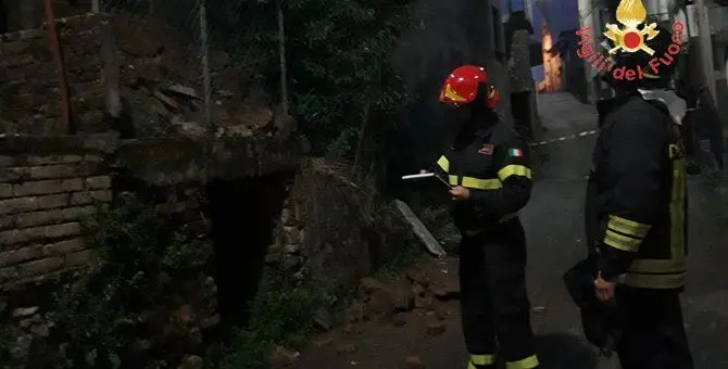 Maltempo, crolla il balcone di un'abitazione a San Vito sullo Ionio