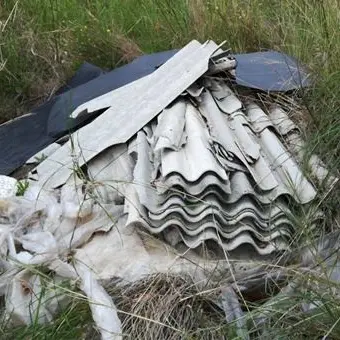 Orsomarso, eternit e plastica sulle sponde del fiume Lao