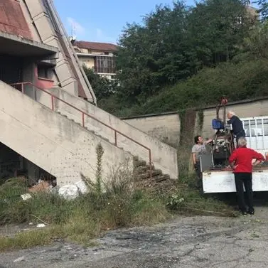 Cosenza, famiglia rom occupa il palazzetto dello sport: sgomberati