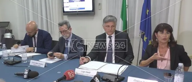 Il sottosegretario all'Interno a Crotone: «L'Agenzia dei beni confiscati sarà rinnovata»