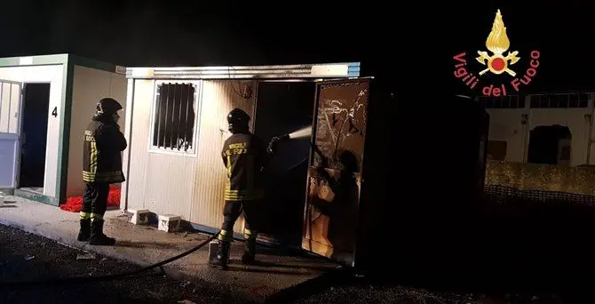 Catanzaro, incendio doloso distrugge un container a Germaneto