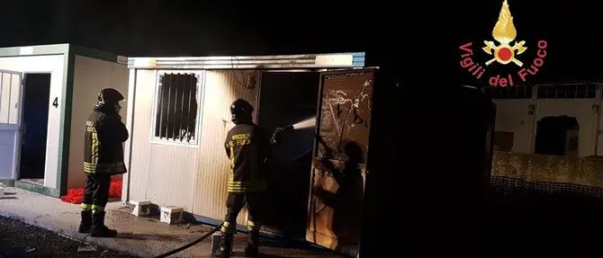 Catanzaro, incendio doloso distrugge un container a Germaneto